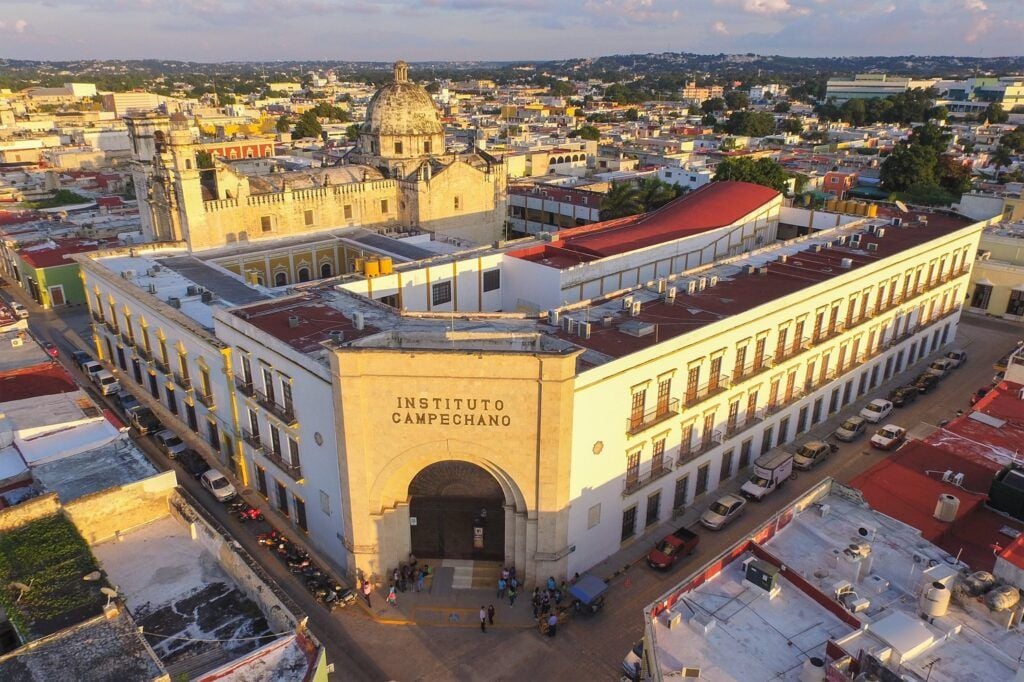 Padres denuncian presunta venta de drogas y amenazas en secundaria de Campeche