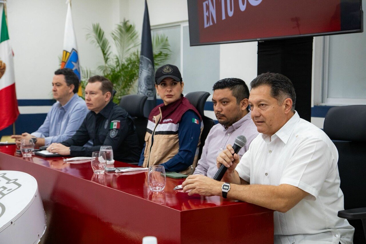 Estefanía Mercado refrenda intención de acabar con invasiones en Playa del Carmen