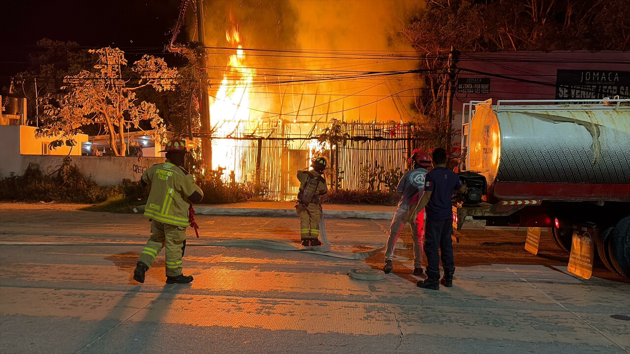 Detienen a un hombre en Tulum por incendiar tres palapas y un vehículo