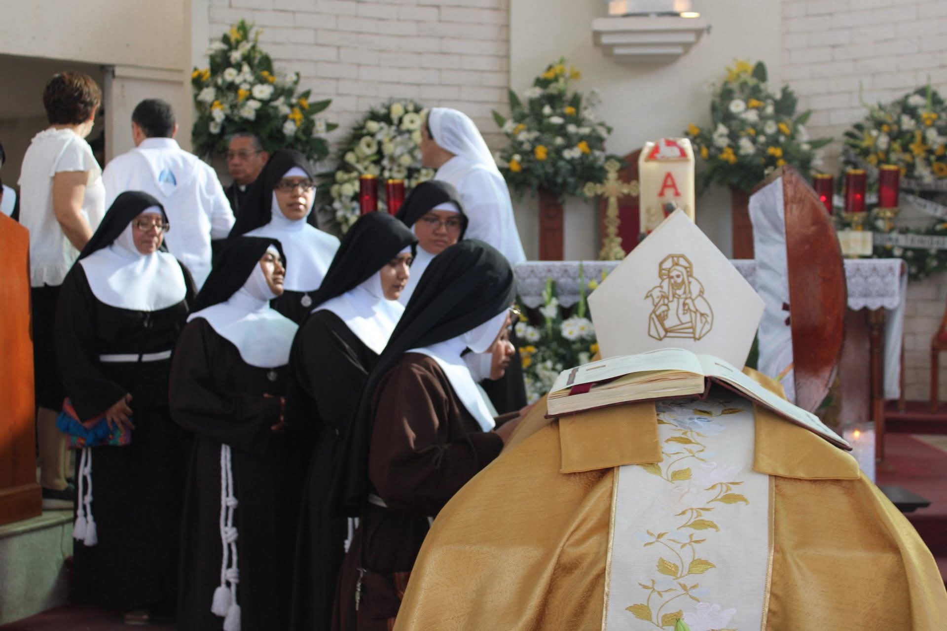 Dan el último adiós a monseñor Elizondo en Cancún; anuncian jornada de luto