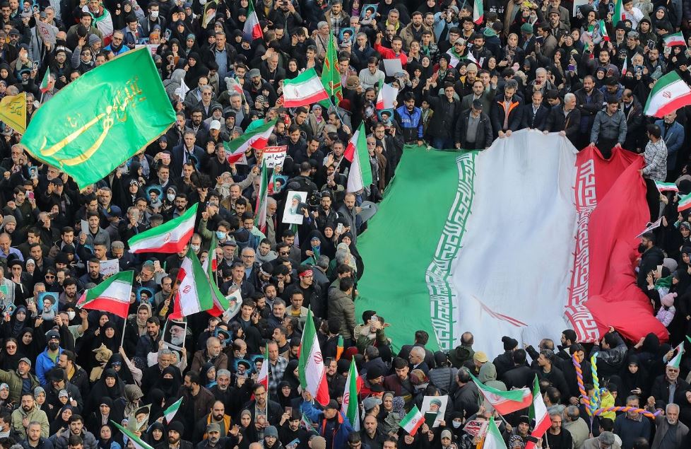 Irán ofrece Internet limitado a comerciantes: 20 minutos y con vigilante