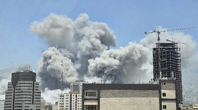 La Jornada Maya | Internacional | Efe | Nuevas explosiones vuelven a sacudir Teherán, Irán, en plena expectativa por un alto el fuego