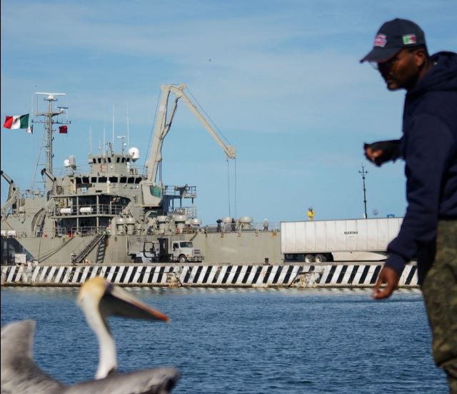 Zarpan dos buques de la Marina con ayuda humanitaria a Cuba