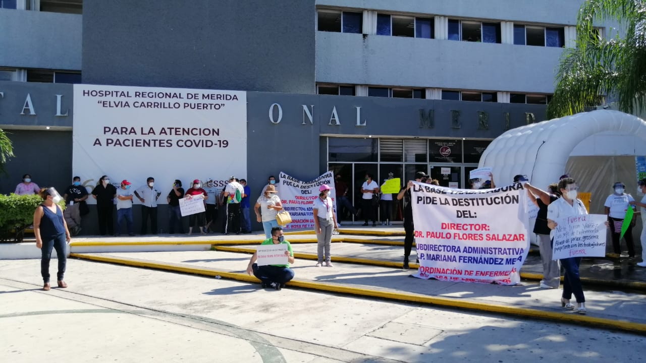 Trabajadores del ISSSTE de Pensiones piden la destitución de su director