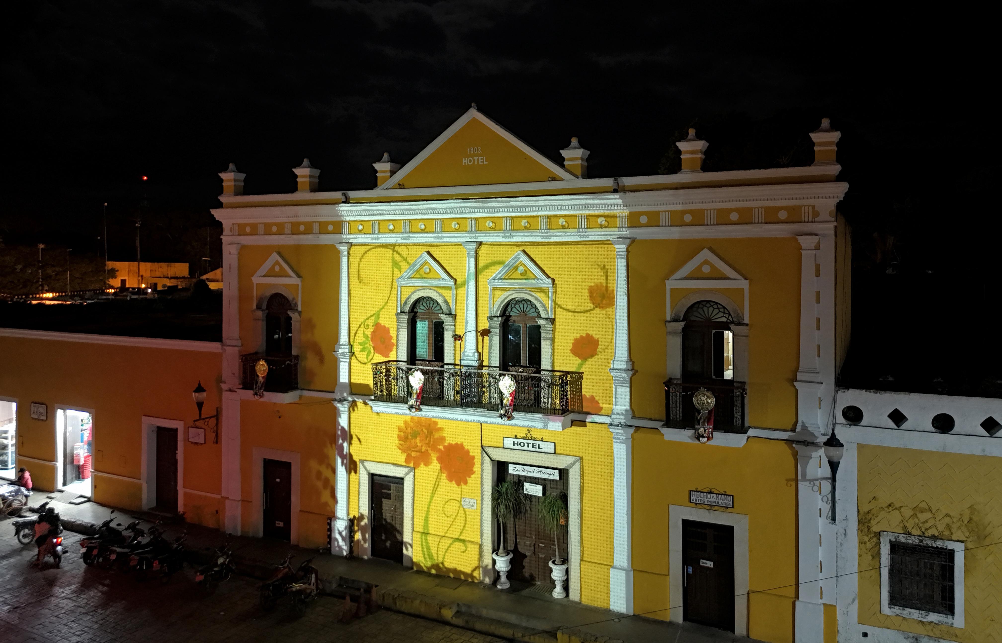 ''Senderos de Luz'', videomapping que enaltece la identidad maya y mestiza de Izamal