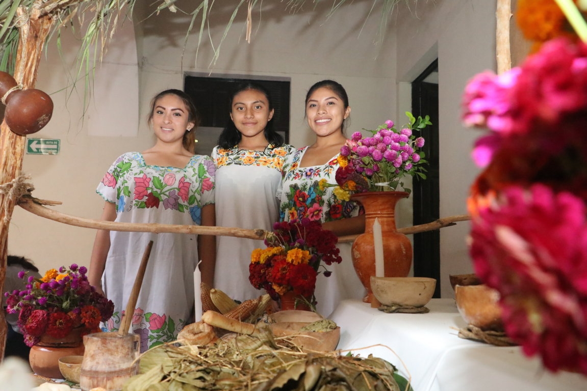 Médicos se llevan el concurso de altares de la UADY