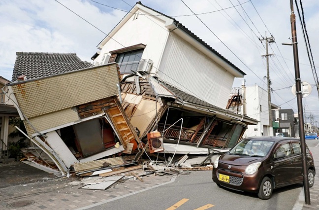 Péeknaj lu’um tu noojolil Japón yéetel u muuk’il 7.1; yaan máako’ob saatal úuchik u níikil jump’éel kúuchil koonol