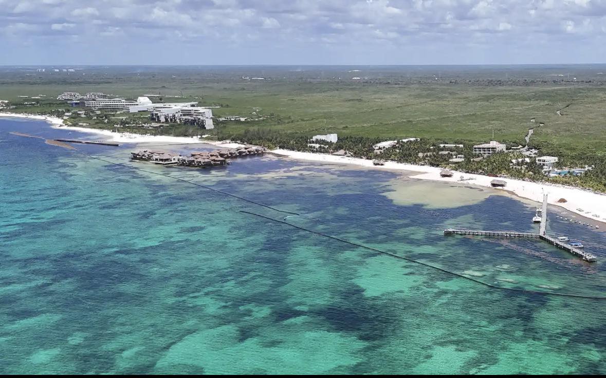 Hoteles de Punta Maroma colocan sus propias barreras antisargazo