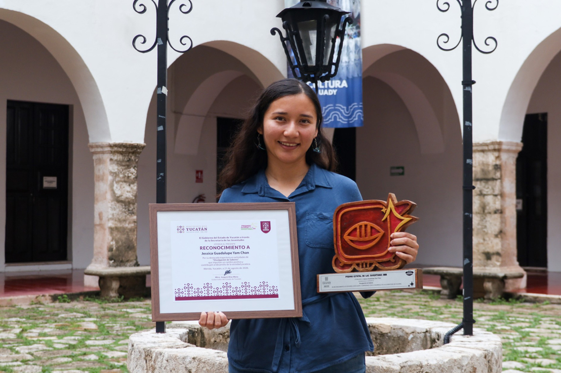 Jessica Guadalupe, estudiante de la UADY, es Premio Estatal de las Juventudes Yucatán