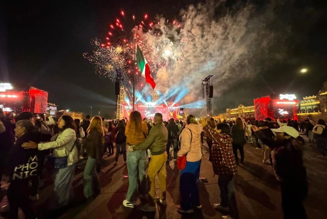 El Zócalo se rinde una vez más a Juan Gabriel en noche de añoranza
