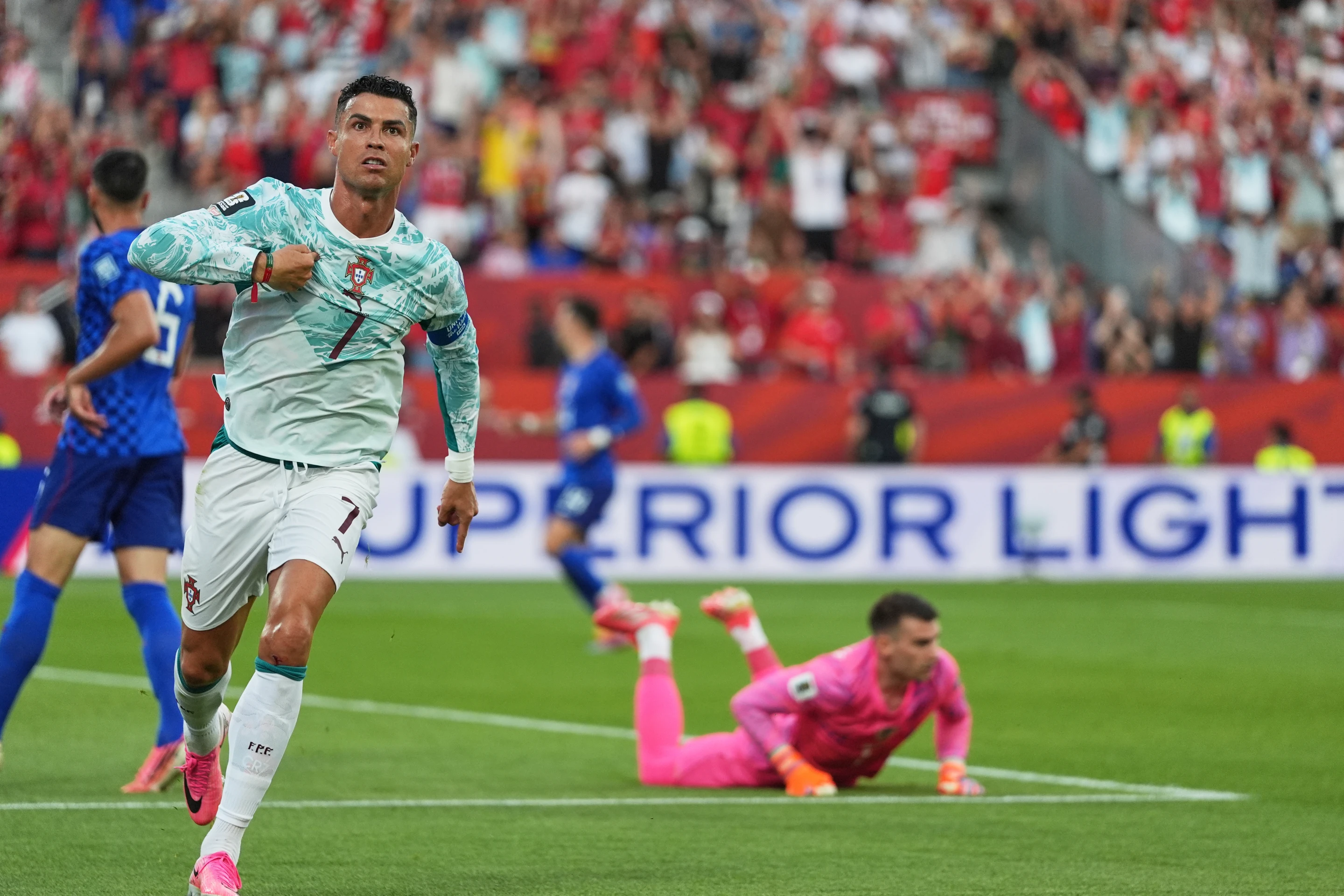La solidez de España busca arrebatarle el sueño a Cristiano Ronaldo