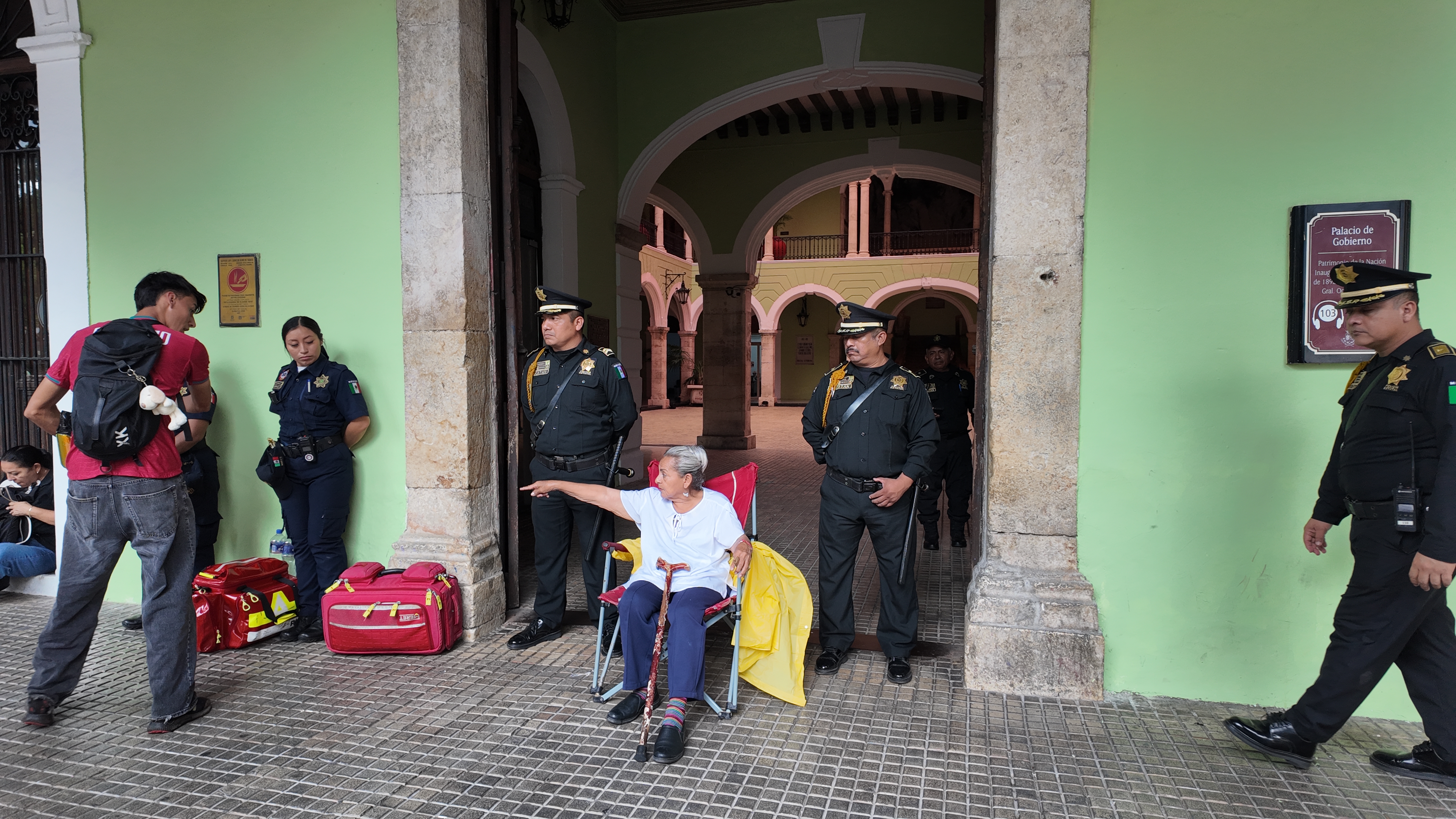 Revira doña Josefina: protesta no es por agua o pensión sino por medicamentos 
