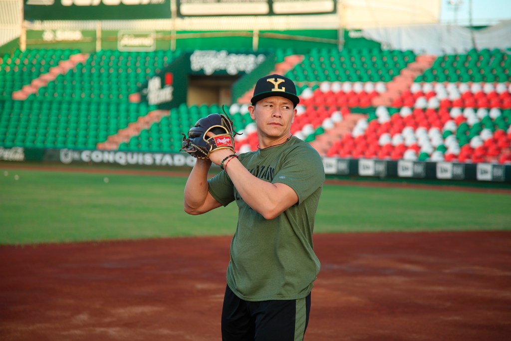 El león Aguilar concluye diplomado para instructores de beisbol