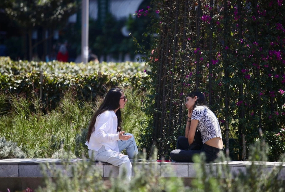 Jóvenes en México, más estudios, sin hijos y mayor permanencia en el hogar: Inegi