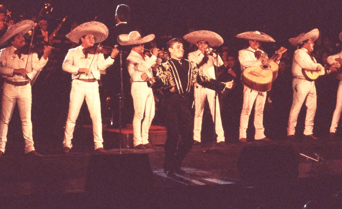 Emblemático concierto de Juan Gabriel en Bellas Artes llega a cines con nueva edición