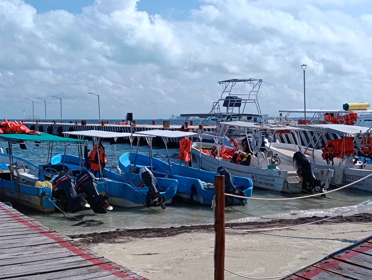 Muchos pasajeros de ruta, pero pocos toman tours en Puerto Juárez
