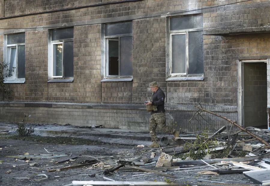 Rusia insta a diplomáticos y extranjeros a abandonar Kiev y anuncia ataques masivos