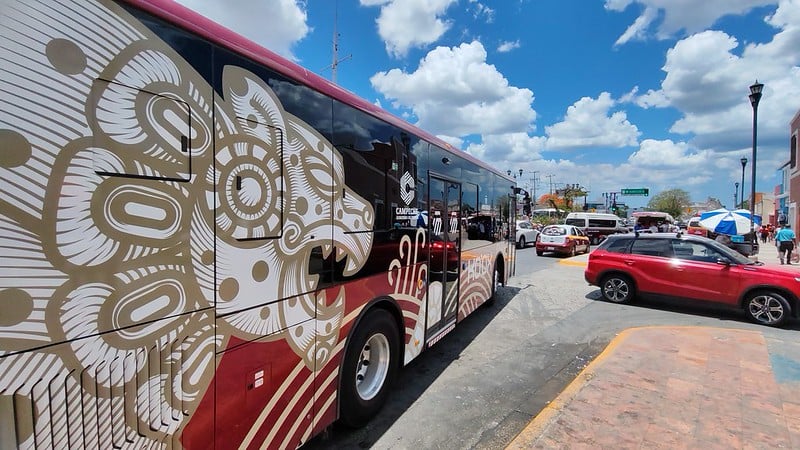 Layda Sansores anuncia cambios en tres rutas del transporte Ko'ox tras reclamos por el sistema de transbordo