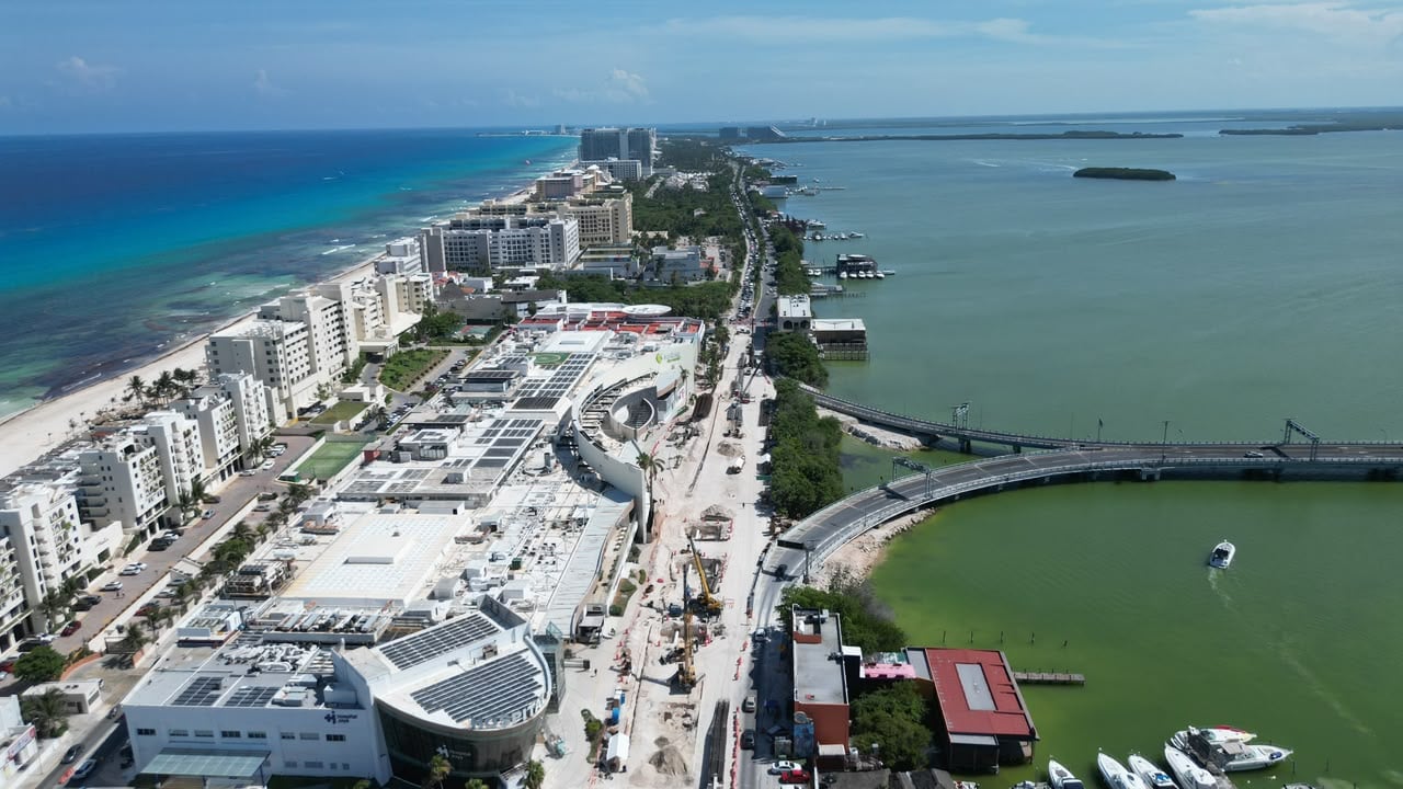 Distribuidor vial Kukulcán, en la zona hotelera de Cancún, registra casi 30 por ciento de avance