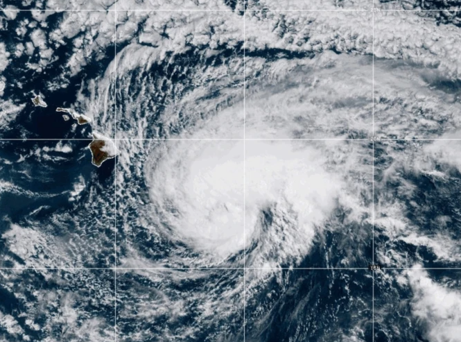 Amenaza de huracán poco común para la Isla Grande de Hawái a medida que se acerca la tormenta 'Lala'