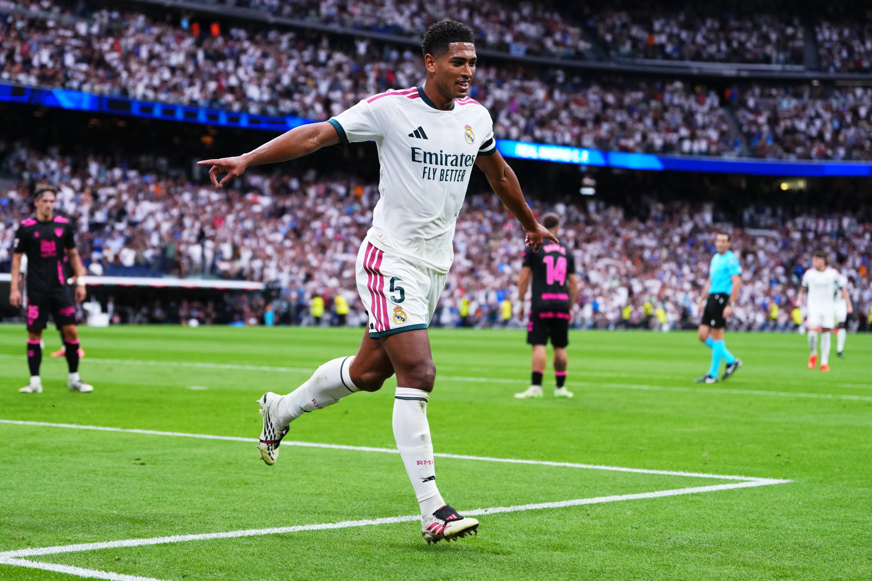 El Real Madrid se exhibe de la mano de Bellingham y Mbappé: 4-0 ante Málaga