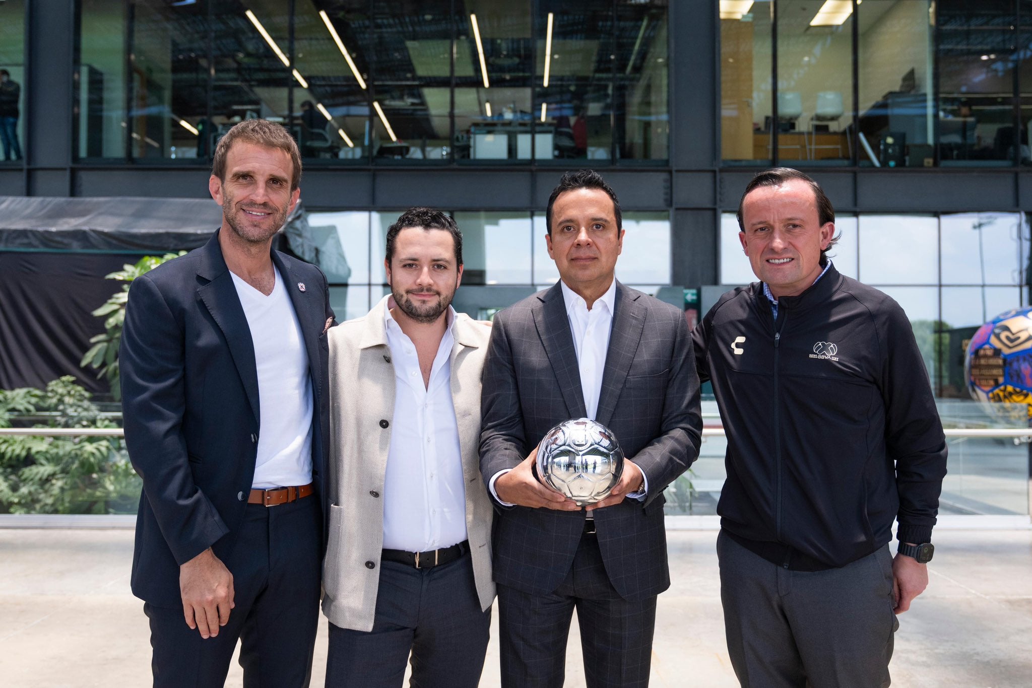 Cruz Azul recibe premio de la FMF como mejor equipo del año y gana un millón de dólares