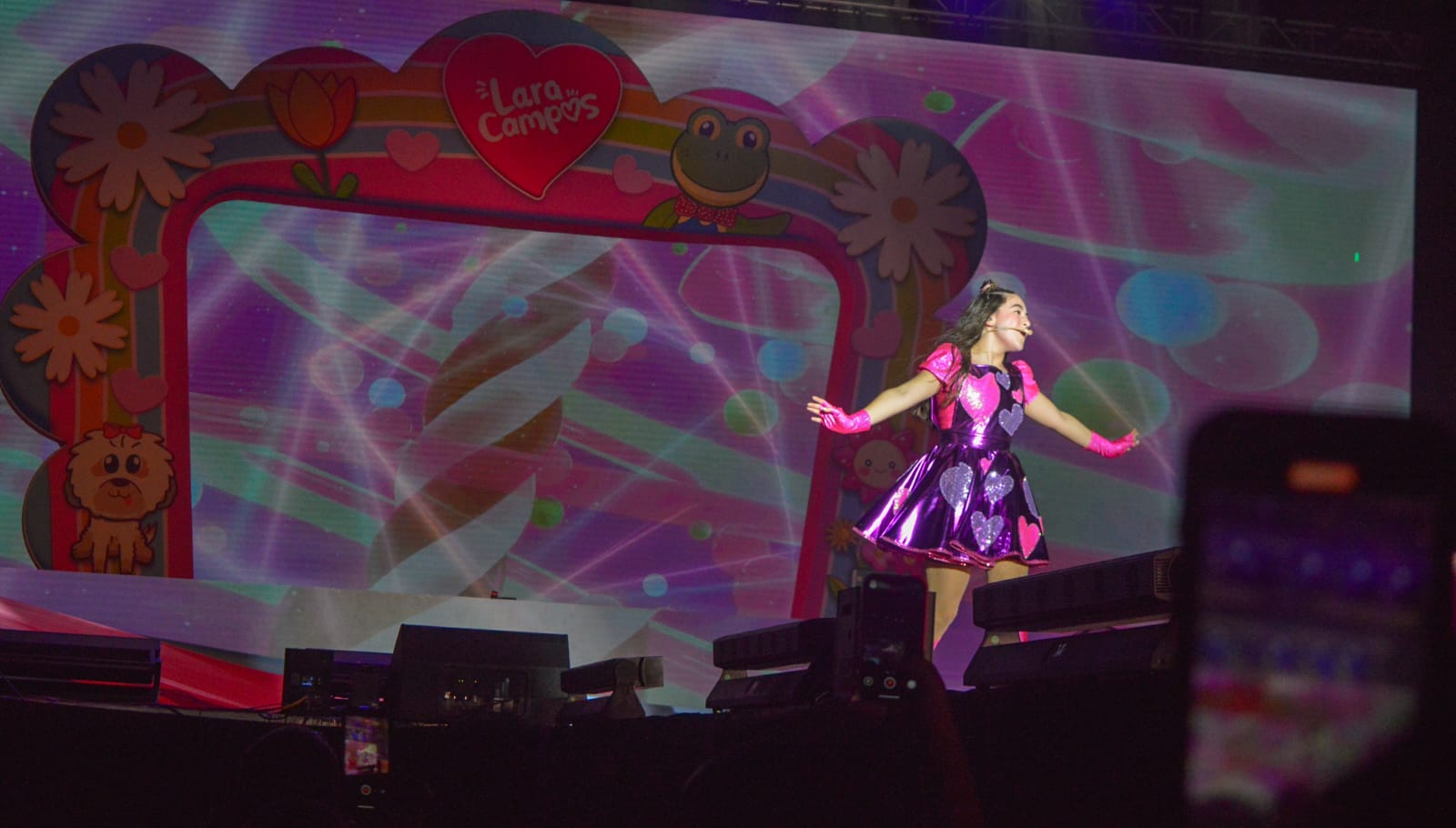 Domingo familiar, multitudinario, en Xmatkuil; Lara Campos triunfa con lleno en la feria