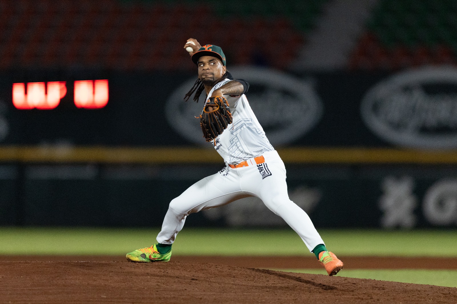 Ronnie Williams domina a los Piratas y los Leones toman ventaja en la serie: 4-0