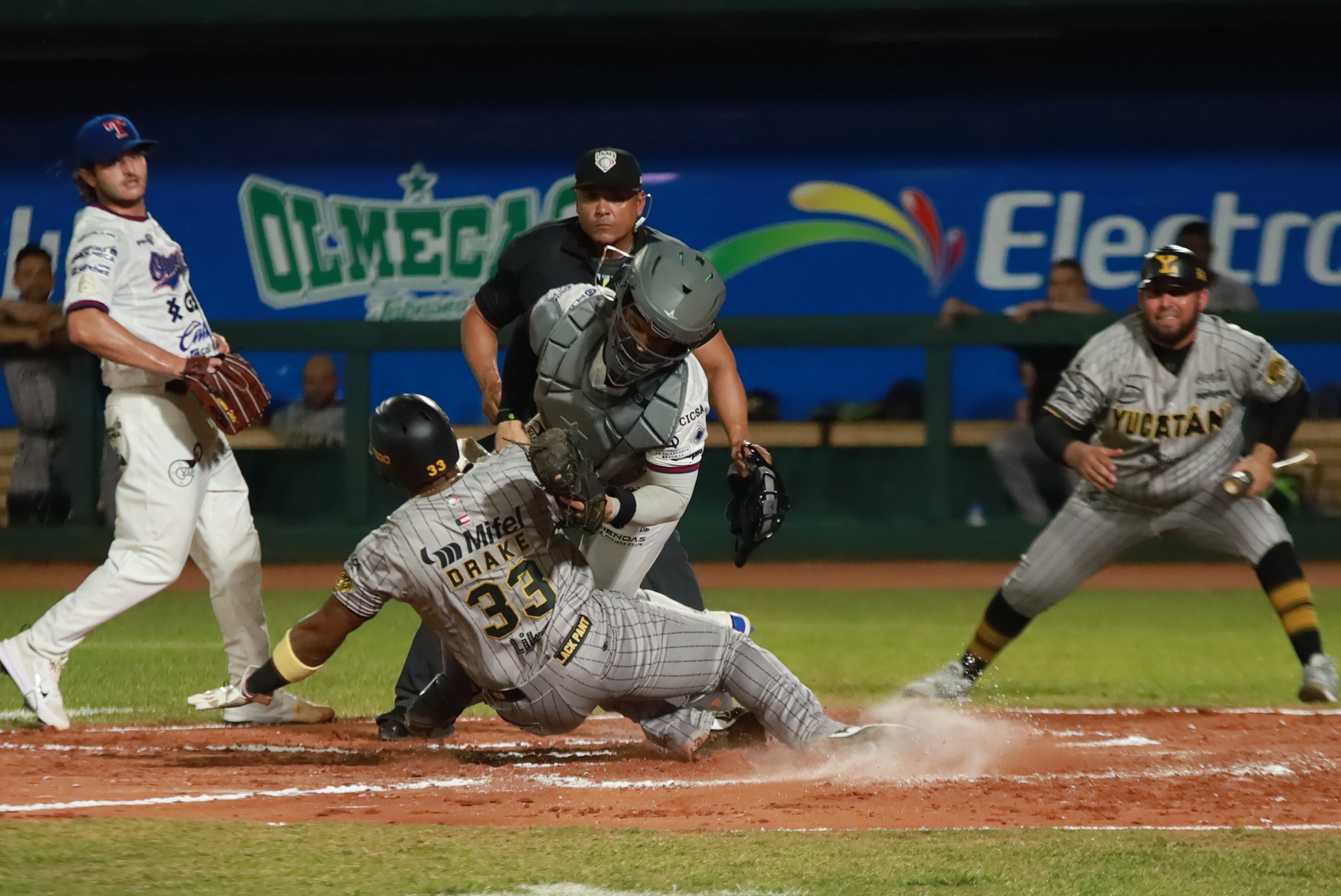 Los Leones sufren su sexta derrota consecutiva, ante los Olmecas: 6-5