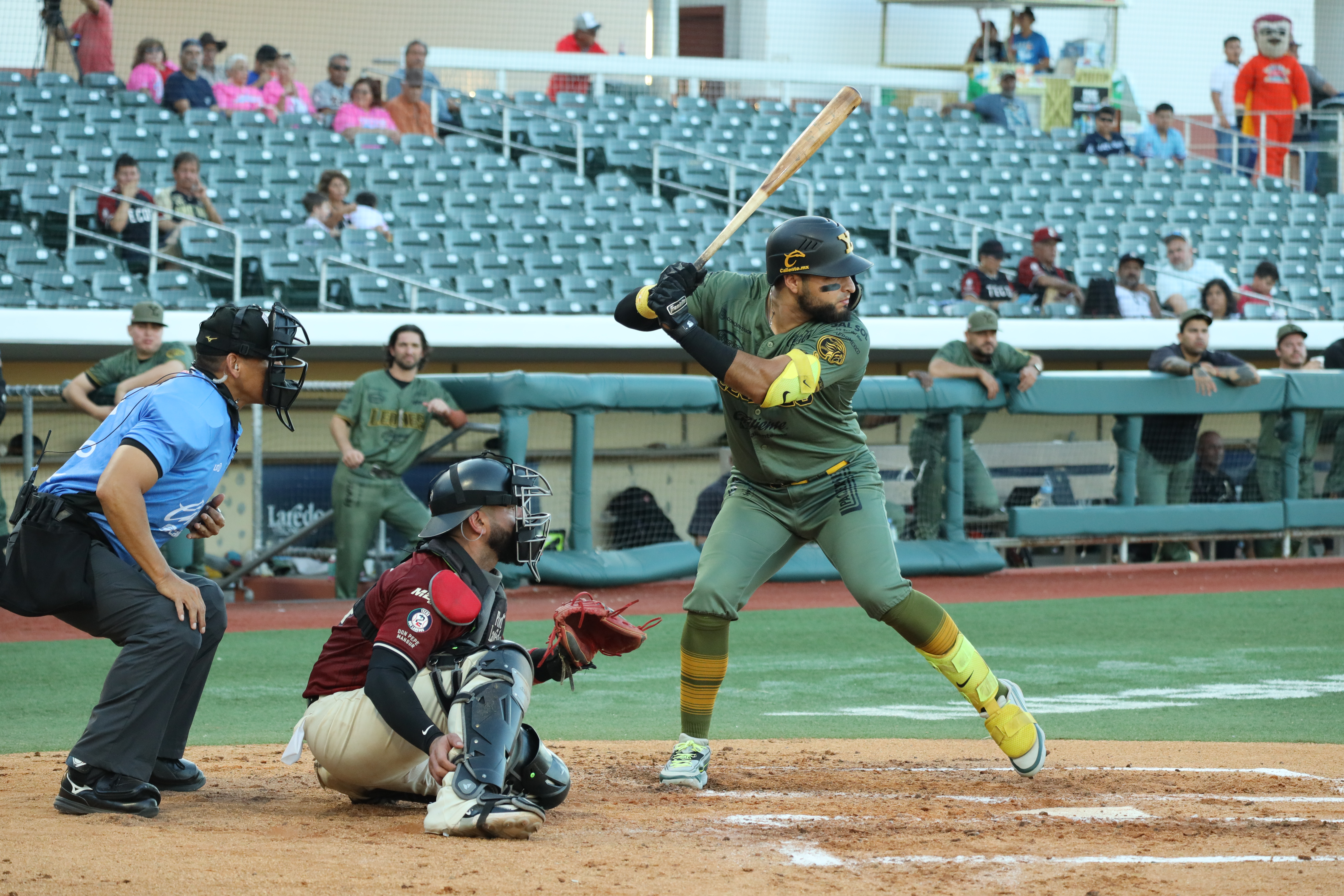 Con gran pitcheo, los Tecolotes se imponen a los Leones y empatan la serie