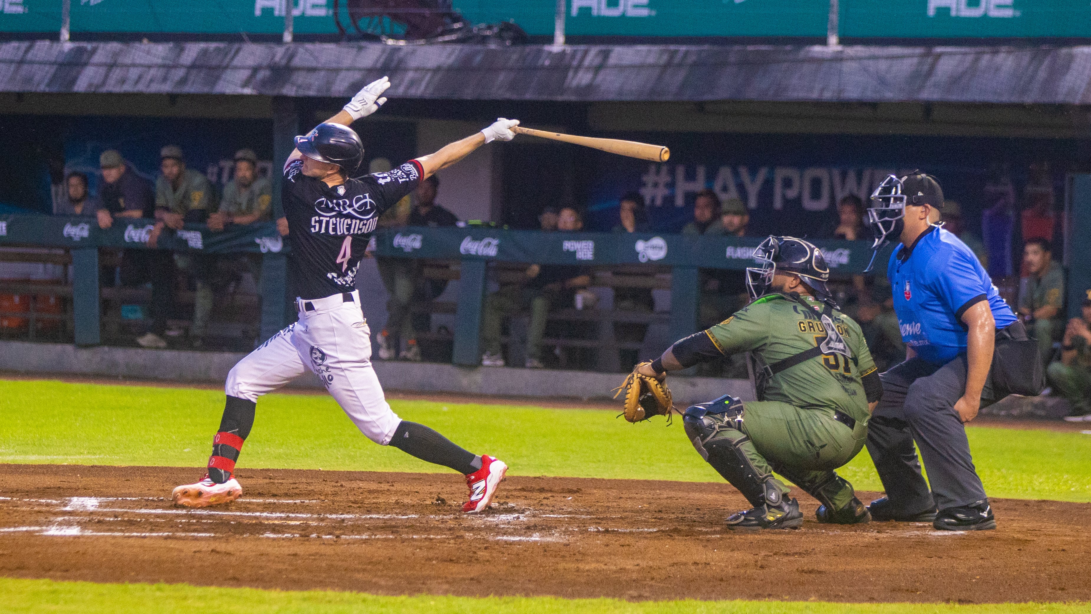 Los Piratas ganan con una remontada y barren a los Leones de Yucatán