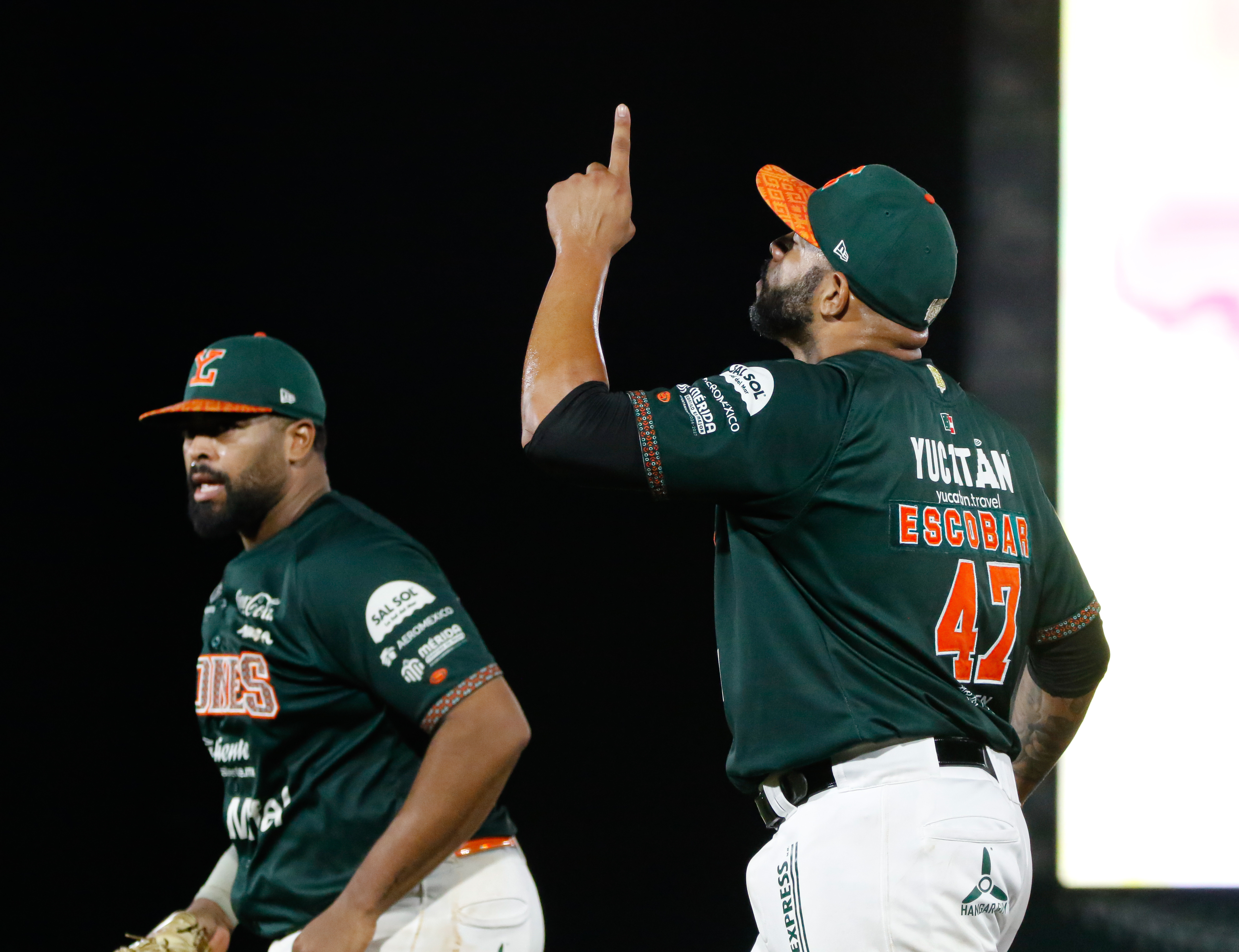 Desde el Kukulkán, los Leones de Yucatán vencieron 10-7 a los Diablos Rojos de México