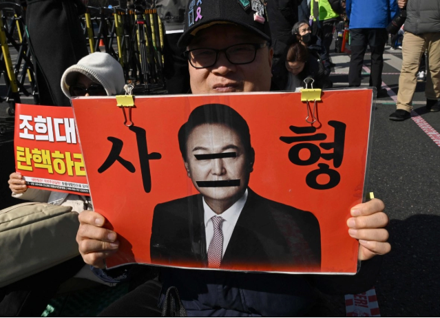 El ex presidente surcoreano Yoon es sentenciado a cadena perpetua por imponer la ley marcial