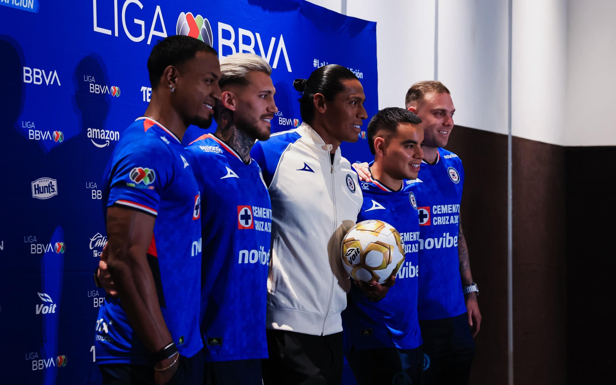 El Cruz Azul de Kevin Mier recibe a los Pumas de Keylor Navas, al arrancar la final del Clausura
