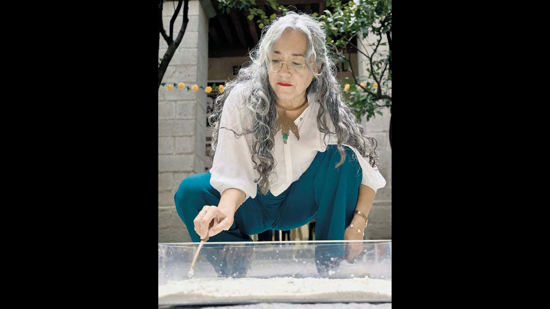 Con un gesto simbólico, la autora mexicana Cristina Rivera Garza rescribe el feminicidio