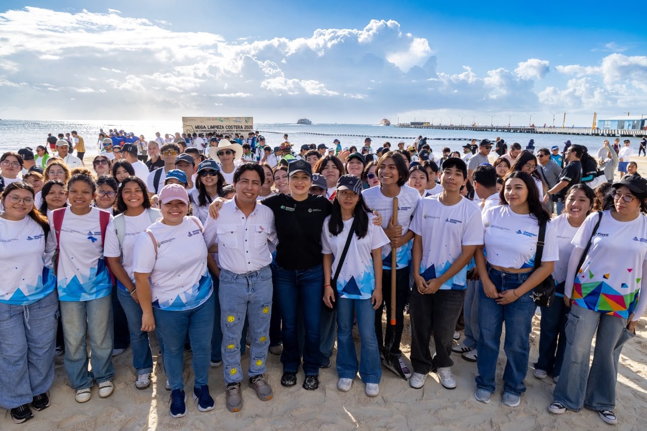 Estefanía Mercado encabeza mega jornada de limpieza costera en Playa del Carmen