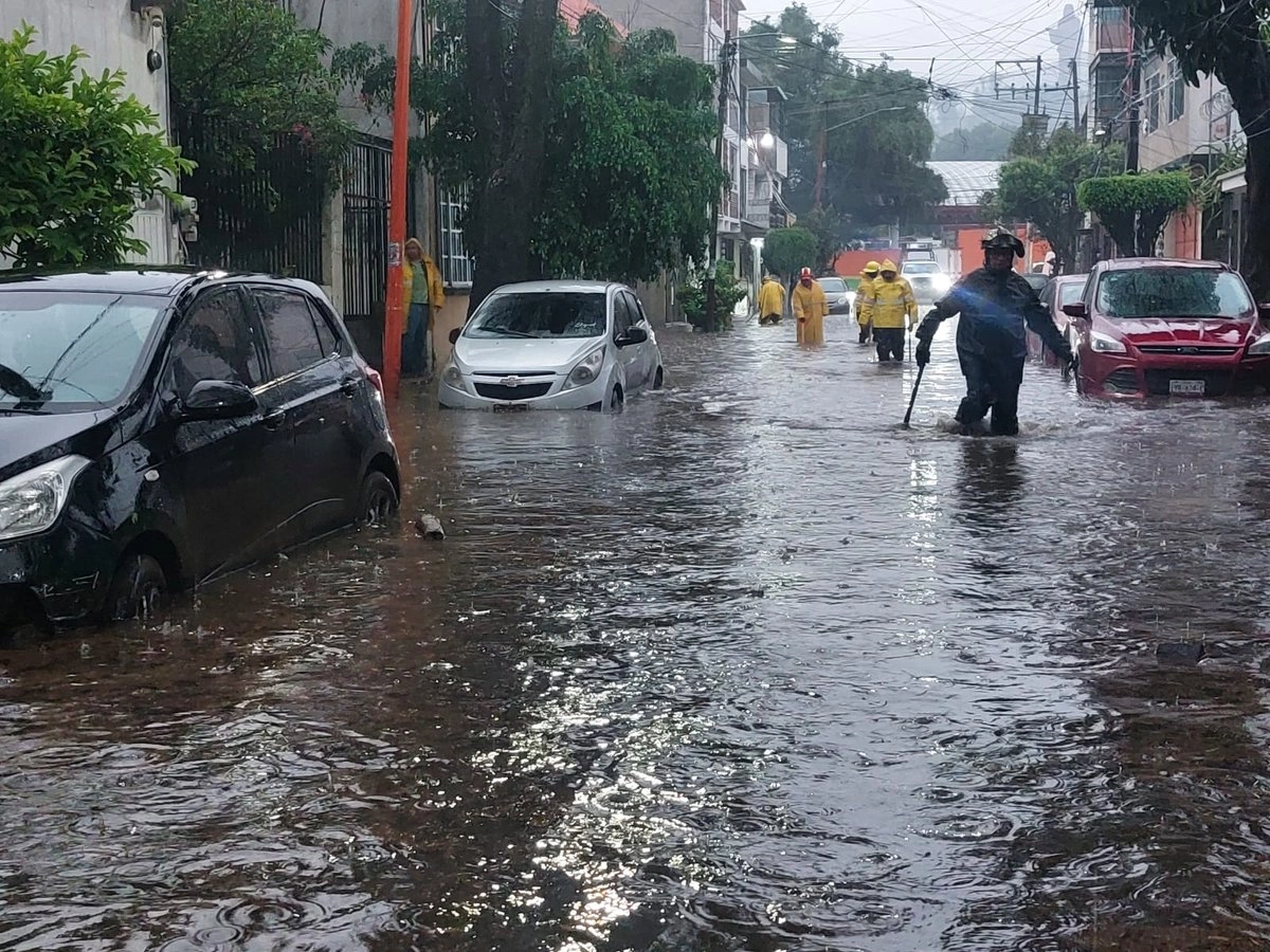 Lluvias colapsan movilidad en el Valle de México; Tren Suburbano al AIFA opera con retrasos