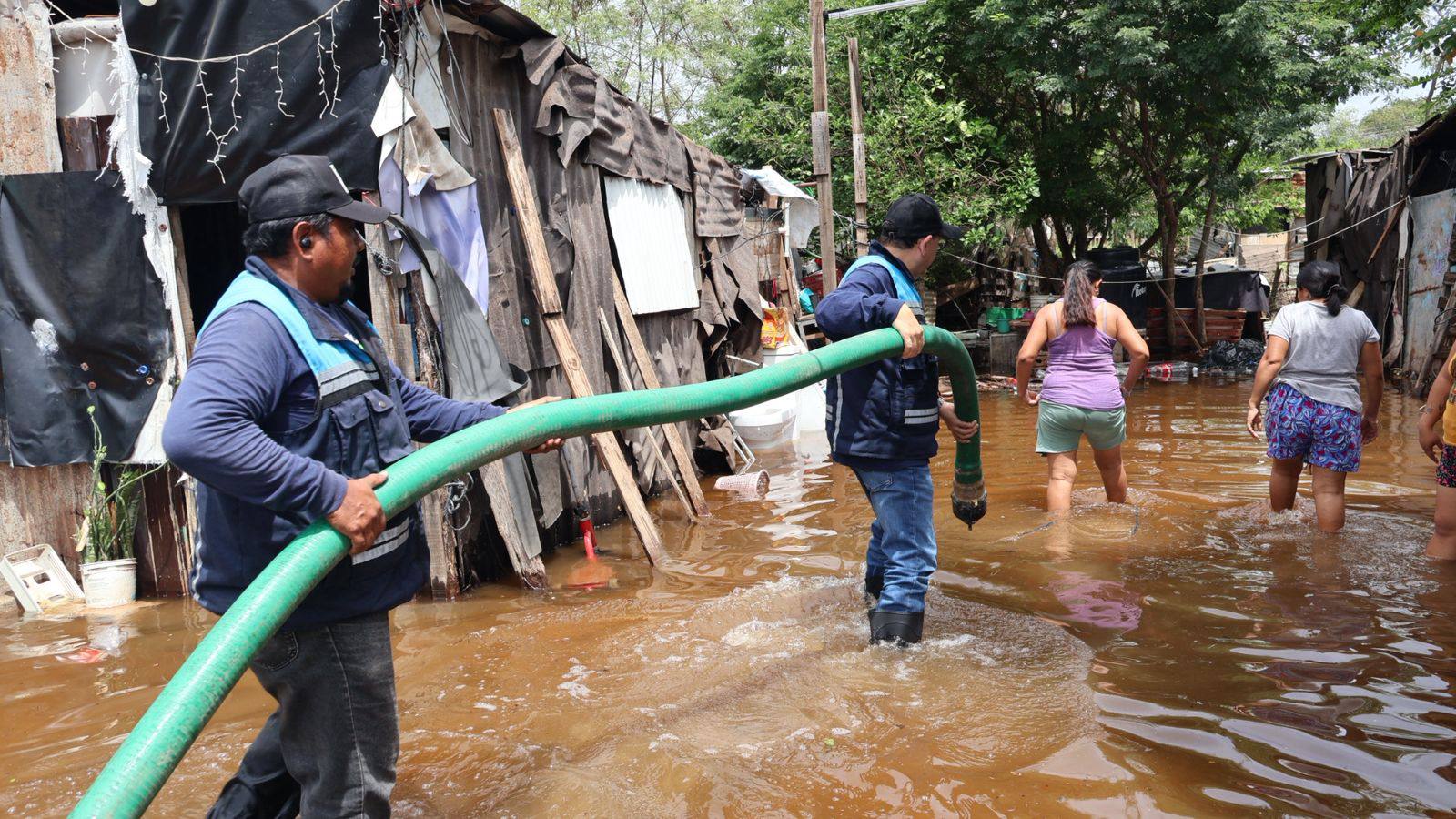 Mérida despliega operativo tras lluvias históricas; retiran más de un millón de litros de agua