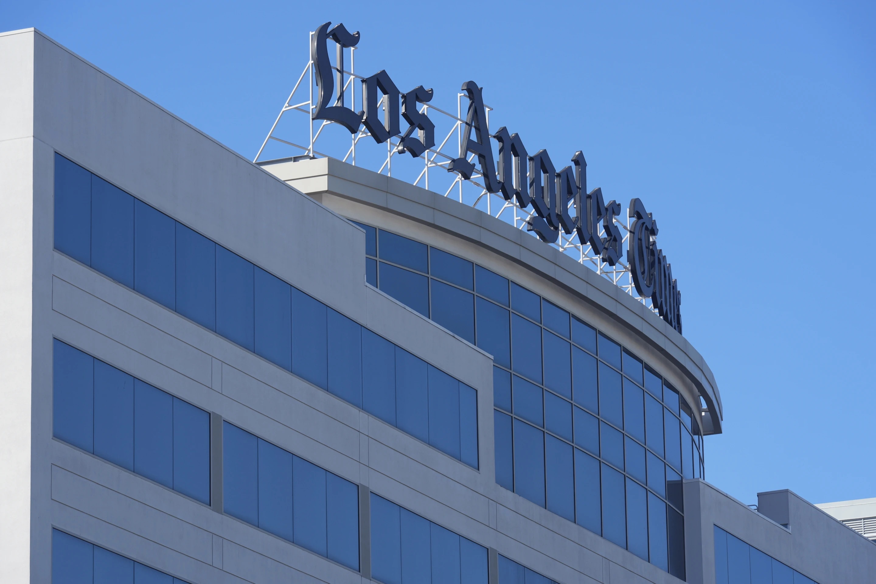 'Los Angeles Times': golpeteo mediático