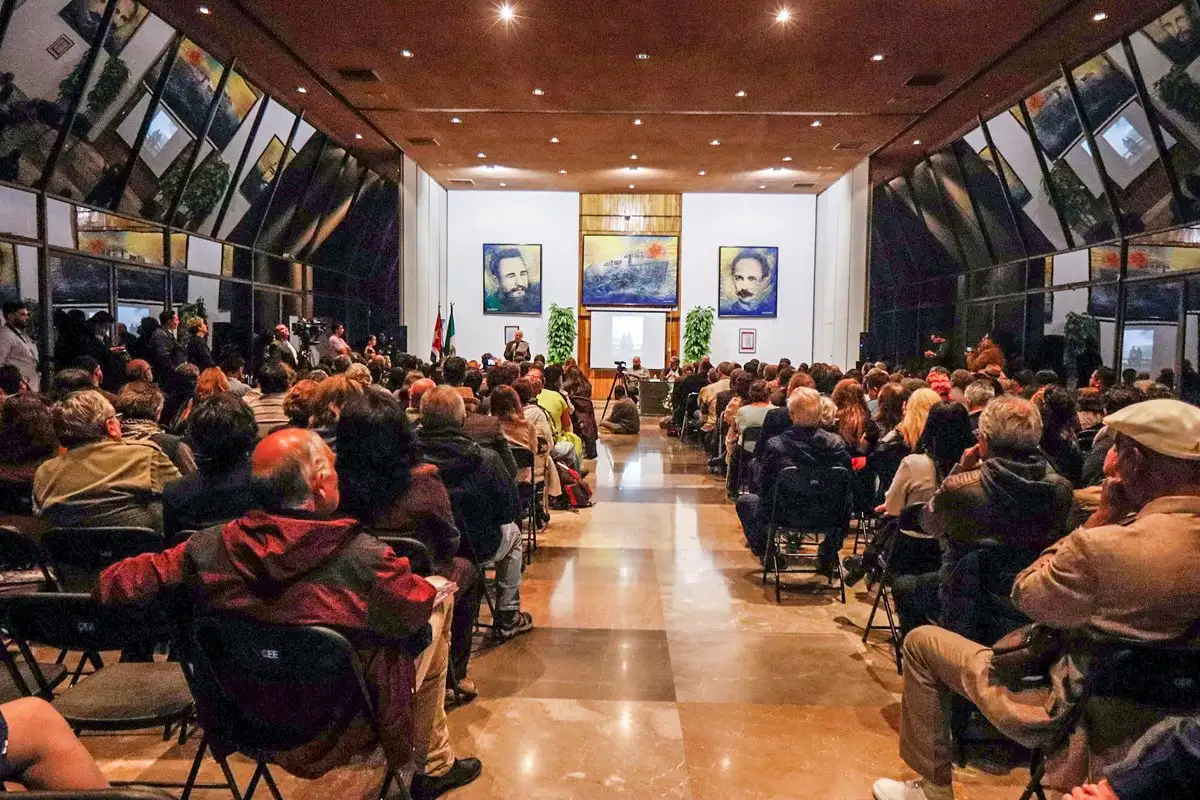 Presentan 'Cuba, estampas de la resistencia', libro que retrata la fortaleza frente al asedio de Trump
