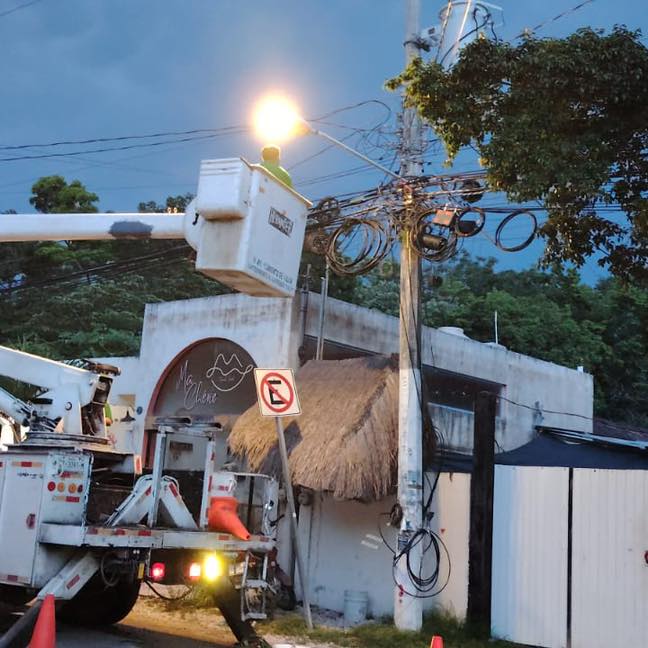 Inician programa piloto para suministro de electricidad en colonias irregulares de Tulum
