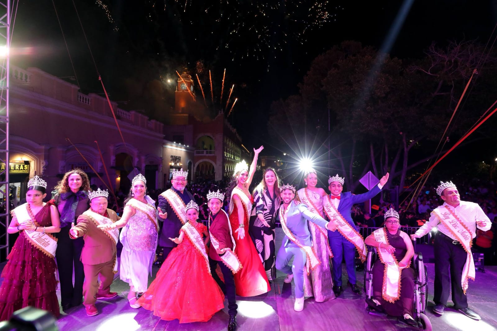 La alcaldesa Cecilia Patrón Laviada da inicio al Circo Carnaval Mérida 2026