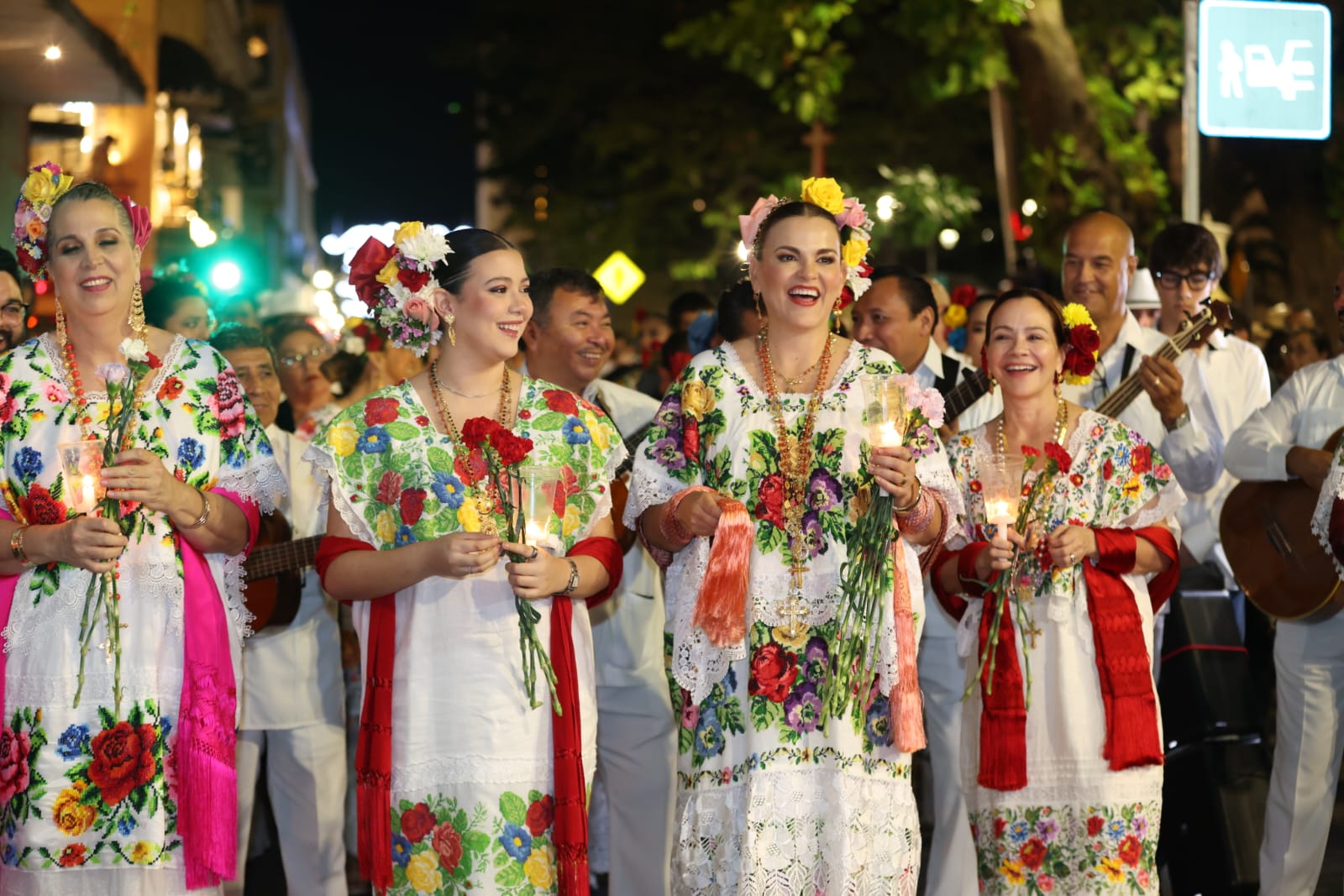 Cantan las mañanitas a Mérida por sus 484 años de historia, tradición e identidad