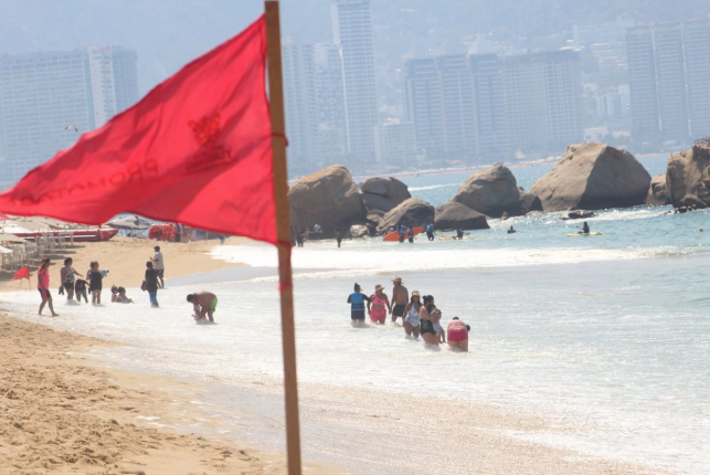 Dos turistas chinos mueren ahogados en playa Mimosa, Acapulco