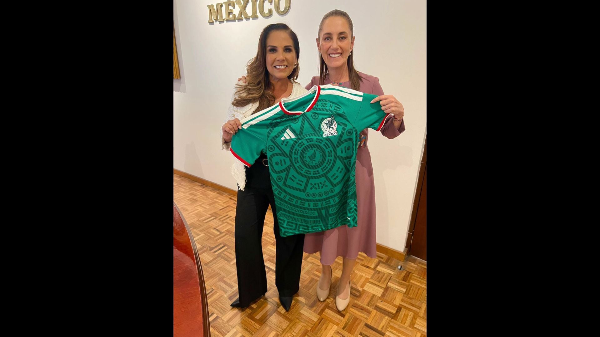 Lezama y Sheinbaum evalúan acciones para hacer frente a la arribazón de sargazo a Quintana Roo