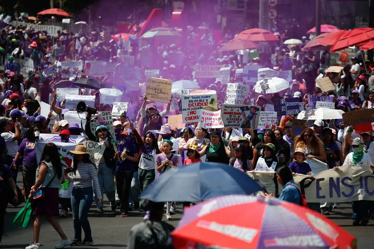CDMX se pinta de morado: mujeres marchan por el 8M para exigir igualdad, respeto y justicia