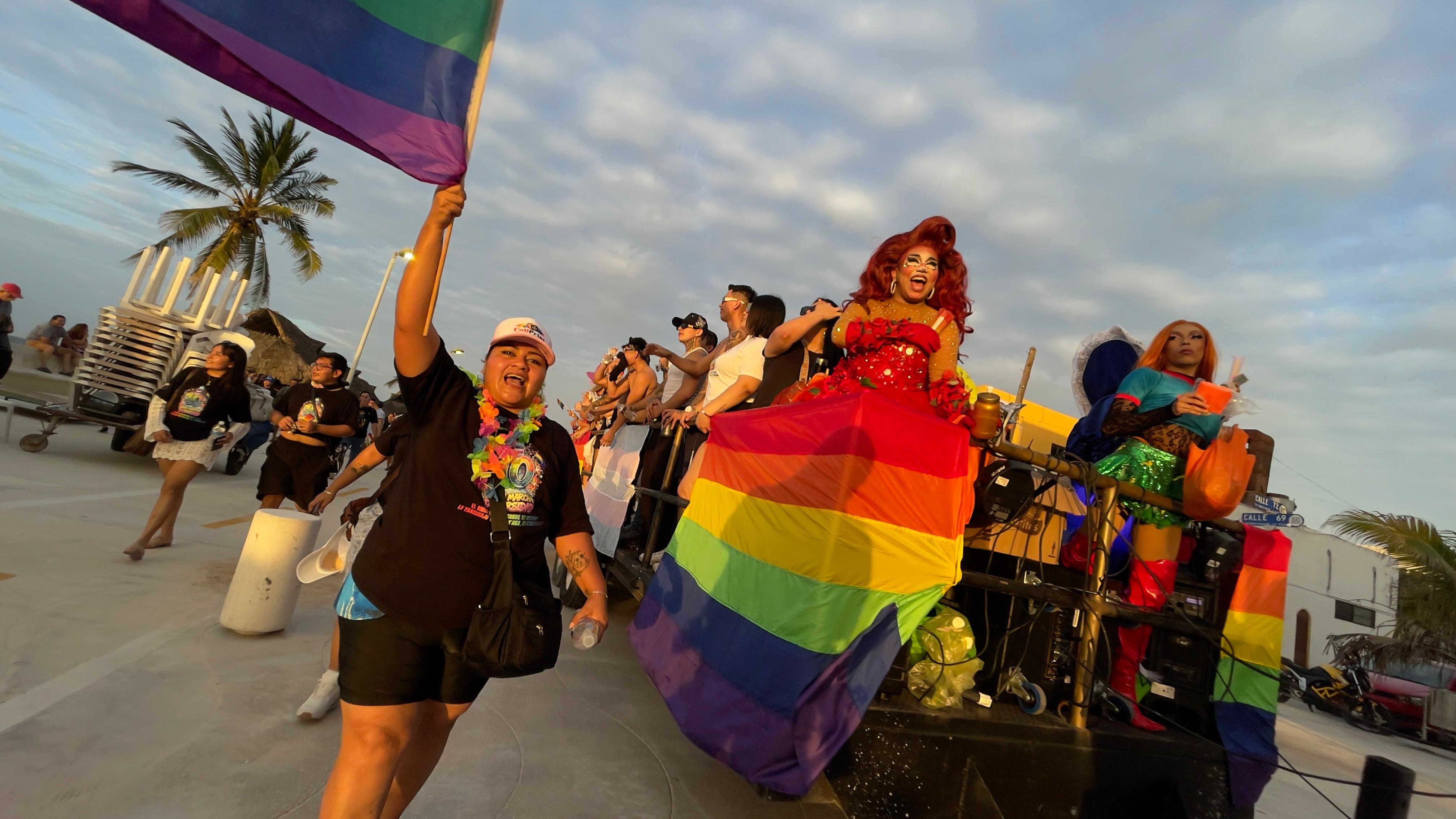 Comunidad LGBTTTI toma las calles de Puerto Progreso, Yucatán