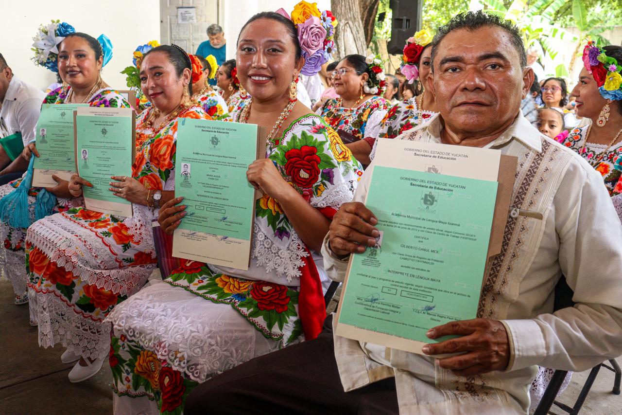 Mérida certifica a 20 nuevos intérpretes de lengua maya