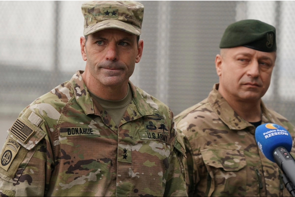 Donahue, último soldado de EU que salió de Afganistán en 2021, renuncia a su actual cargo como comandante en Europa y África