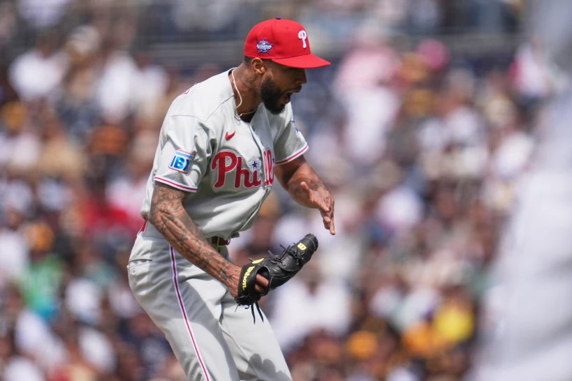 Sánchez es el primer ganador de 15 juegos en las Mayores este año; los Filis vencen 7-3 a Nacionales